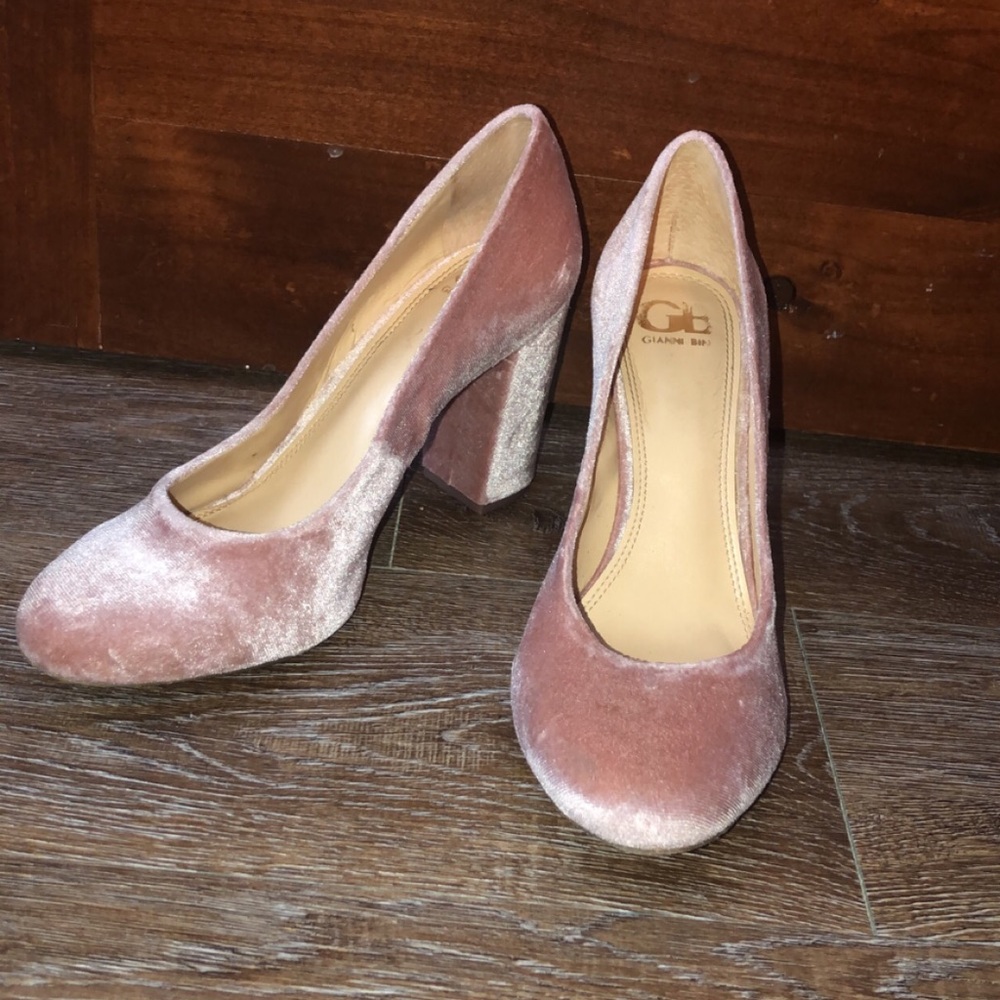 Gianni Bini Crushed Velvet Heel